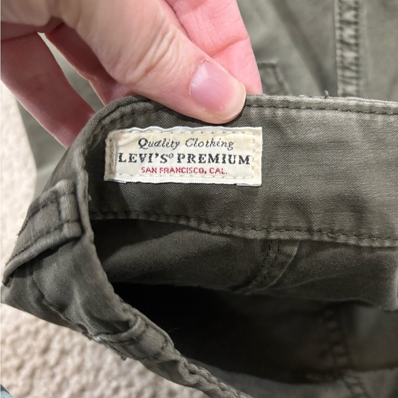 LEVIS • Women’s Ribcage Straight Utility Pants in Olive Night Size 26 - Picture 7 of 8